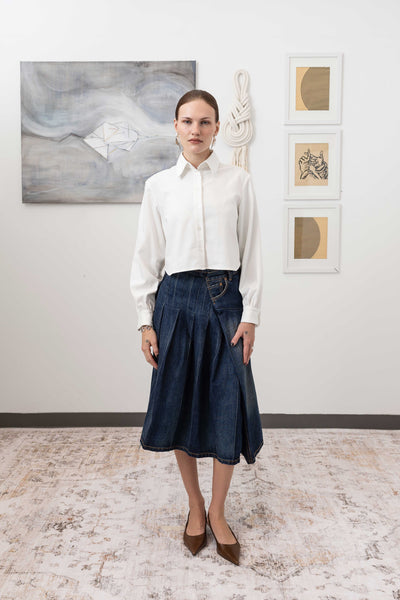 Artisanal blouse in white, full front view — curved hem and gathered sleeves in Tencel twill, nowhere studio