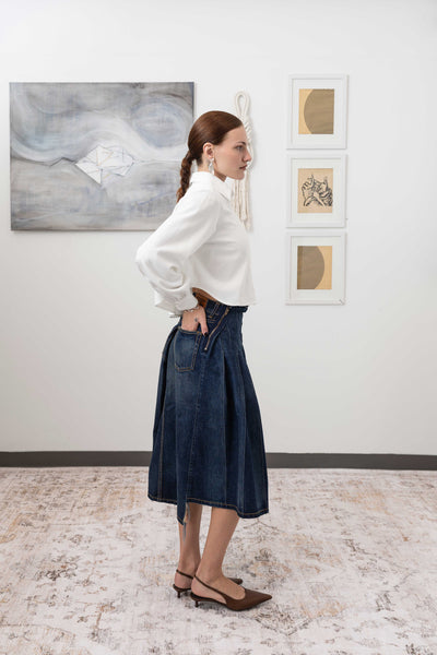 Artisanal blouse in white, right side view — softened structure with rounded sleeve volume, nowhere studio